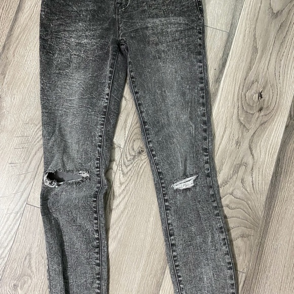 Sneak Peek Stretchy Distressed Jeans Size 5 - Picture 5 of 5